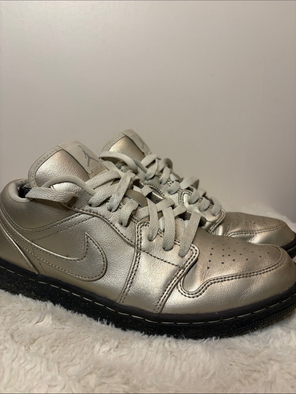 Men’s Nike Air Jordans Retro Gold Bronze SZ 9 * see flaws